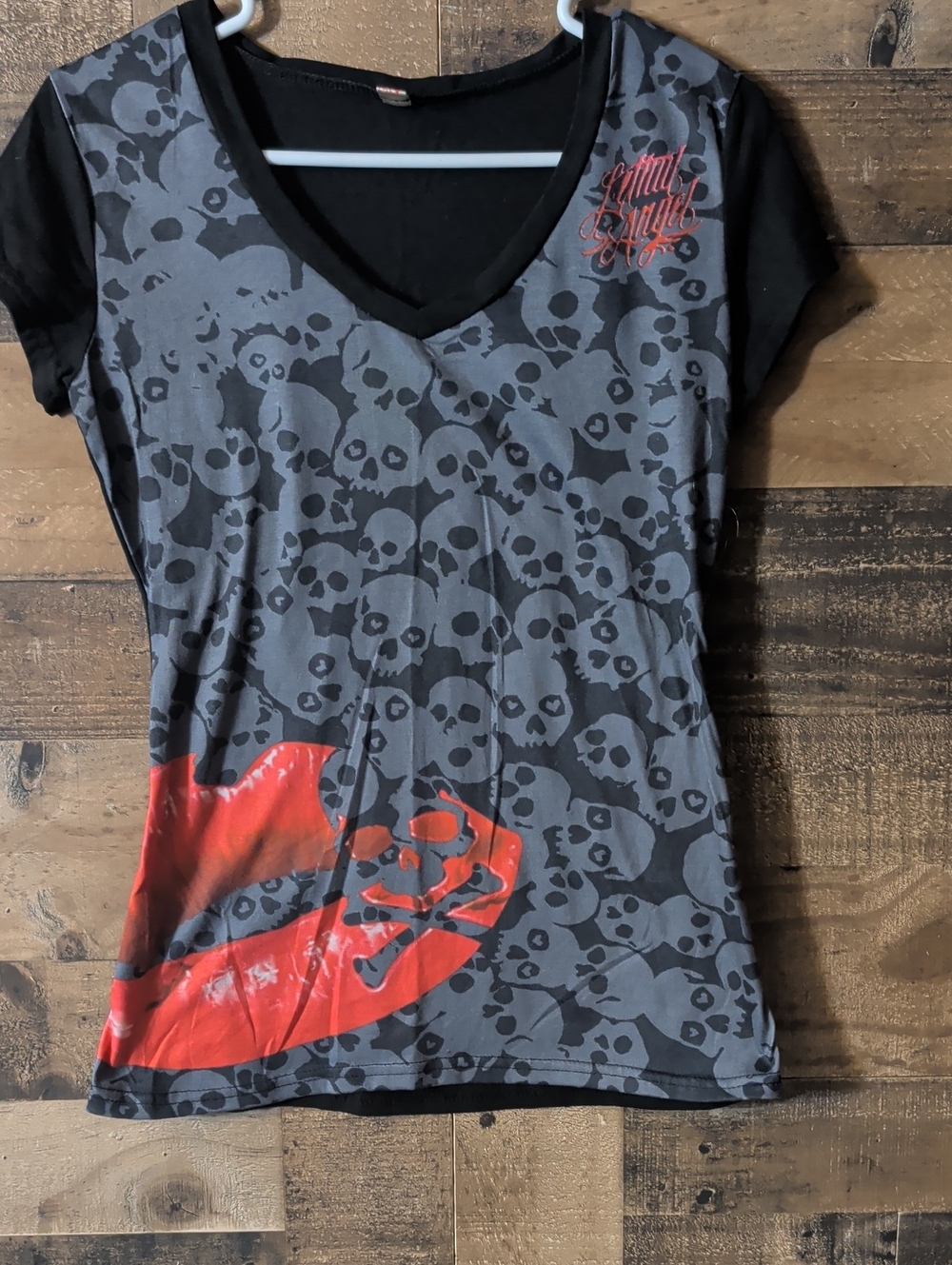 Skull Print V-Neck Tee with Red Lip Accent